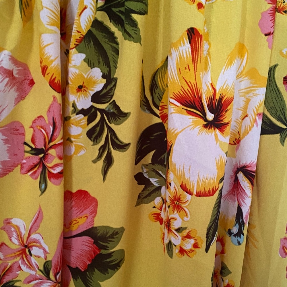 Absolutely Love It! Yellow Floral Maxi Dress | Size Medium | Worn once